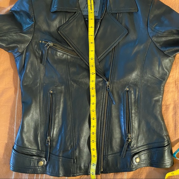 Black Leather Jacket! Like New! Size Large - Picture 8 of 10